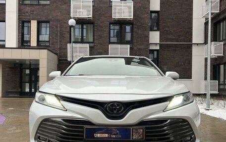 Toyota Camry, 2019 год, 4 000 000 рублей, 3 фотография