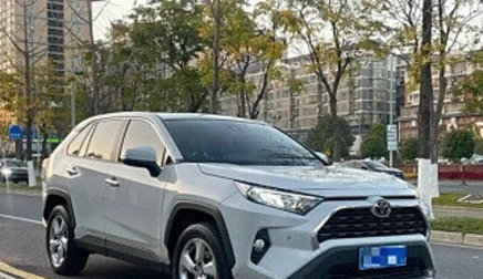 Toyota RAV4, 2021 год, 2 740 000 рублей, 1 фотография