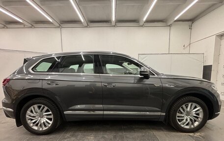 Volkswagen Touareg III, 2019 год, 5 370 000 рублей, 8 фотография