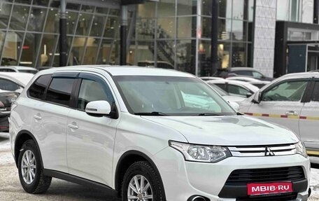 Mitsubishi Outlander III рестайлинг 3, 2014 год, 1 350 990 рублей, 1 фотография