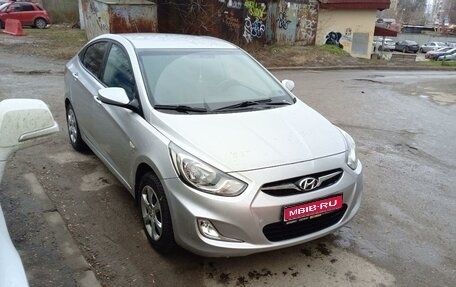 Hyundai Solaris II рестайлинг, 2012 год, 960 000 рублей, 1 фотография