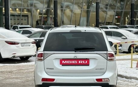 Mitsubishi Outlander III рестайлинг 3, 2014 год, 1 350 990 рублей, 9 фотография