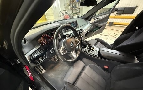 BMW 5 серия, 2018 год, 4 050 000 рублей, 14 фотография