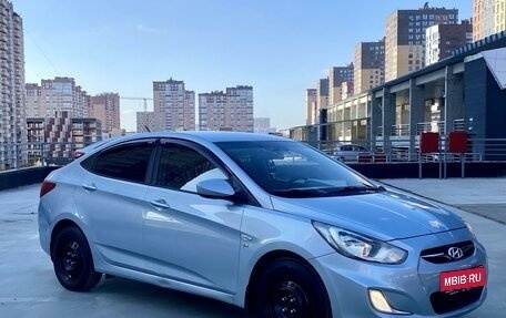 Hyundai Solaris II рестайлинг, 2013 год, 950 000 рублей, 1 фотография