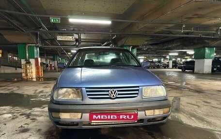 Volkswagen Vento, 1992 год, 125 000 рублей, 2 фотография