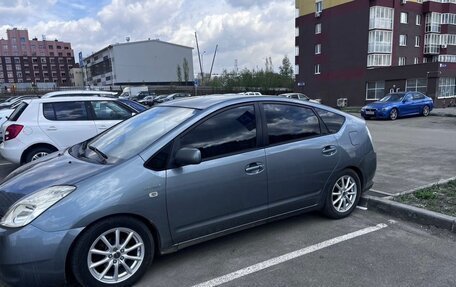 Toyota Prius, 2004 год, 800 000 рублей, 3 фотография