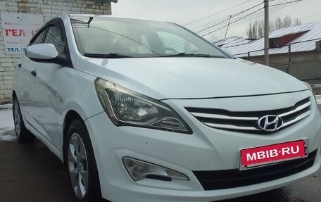 Hyundai Solaris II рестайлинг, 2015 год, 850 000 рублей, 2 фотография