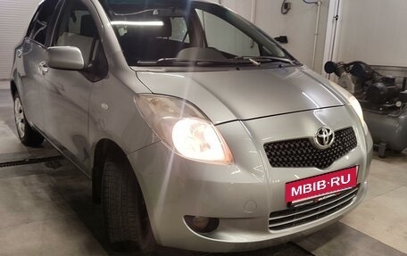 Toyota Yaris III рестайлинг, 2008 год, 595 000 рублей, 3 фотография