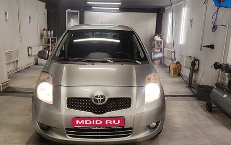 Toyota Yaris III рестайлинг, 2008 год, 595 000 рублей, 2 фотография