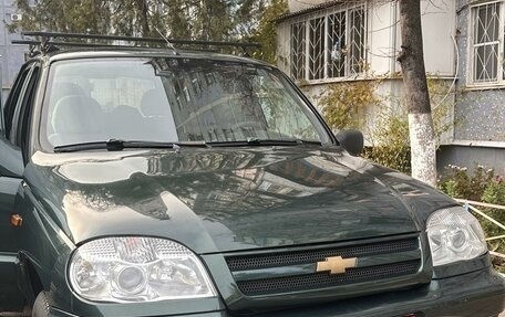 Chevrolet Niva I рестайлинг, 2004 год, 470 000 рублей, 1 фотография