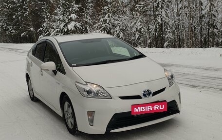 Toyota Prius, 2013 год, 1 550 000 рублей, 2 фотография