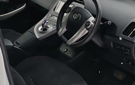 Toyota Prius, 2013 год, 1 550 000 рублей, 16 фотография