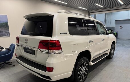 Toyota Land Cruiser 200, 2017 год, 7 899 000 рублей, 4 фотография