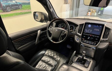 Toyota Land Cruiser 200, 2017 год, 7 899 000 рублей, 17 фотография