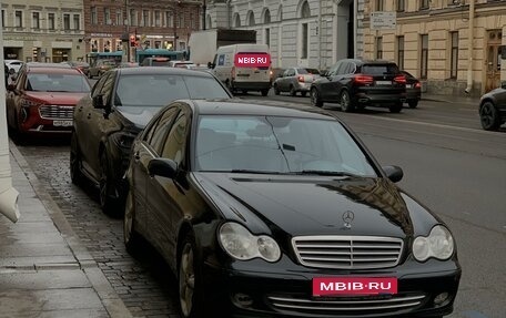 Mercedes-Benz C-Класс, 2004 год, 600 000 рублей, 1 фотография