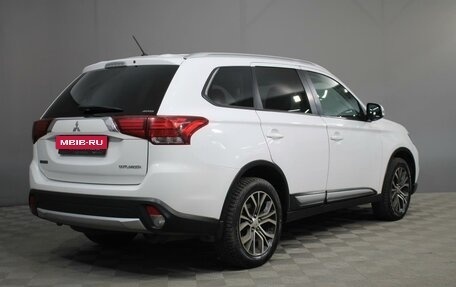 Mitsubishi Outlander III рестайлинг 3, 2015 год, 1 540 000 рублей, 2 фотография