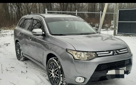 Mitsubishi Outlander III рестайлинг 3, 2012 год, 2 000 000 рублей, 8 фотография