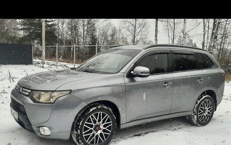 Mitsubishi Outlander III рестайлинг 3, 2012 год, 2 000 000 рублей, 7 фотография