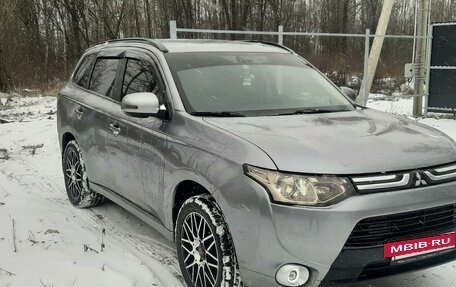 Mitsubishi Outlander III рестайлинг 3, 2012 год, 2 000 000 рублей, 6 фотография