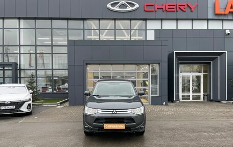 Mitsubishi Outlander III рестайлинг 3, 2014 год, 1 360 000 рублей, 2 фотография