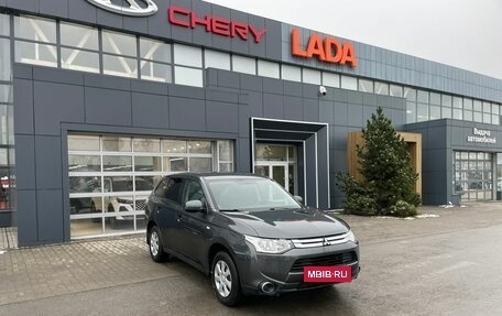 Mitsubishi Outlander III рестайлинг 3, 2014 год, 1 360 000 рублей, 3 фотография