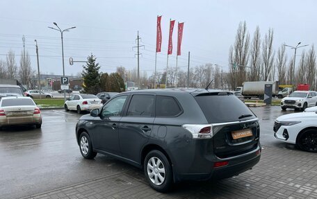 Mitsubishi Outlander III рестайлинг 3, 2014 год, 1 360 000 рублей, 7 фотография