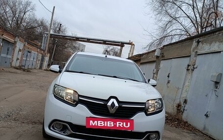 Renault Logan II, 2015 год, 720 000 рублей, 10 фотография