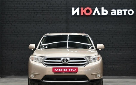 Toyota Highlander III, 2011 год, 2 500 000 рублей, 2 фотография