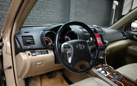 Toyota Highlander III, 2011 год, 2 500 000 рублей, 14 фотография