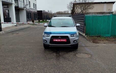 Mitsubishi Outlander III рестайлинг 3, 2011 год, 900 000 рублей, 1 фотография