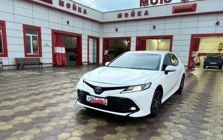 Toyota Camry, 2019 год, 2 600 000 рублей, 2 фотография