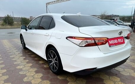 Toyota Camry, 2019 год, 2 600 000 рублей, 9 фотография