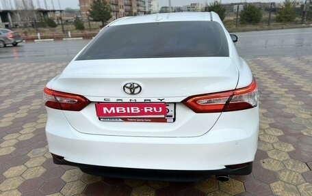 Toyota Camry, 2019 год, 2 600 000 рублей, 6 фотография