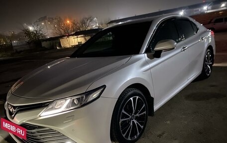 Toyota Camry, 2019 год, 2 000 000 рублей, 3 фотография