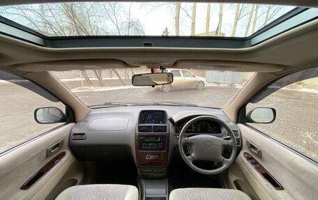 Toyota Gaia, 1998 год, 690 000 рублей, 24 фотография