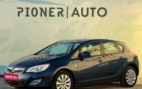 Opel Astra J, 2011 год, 890 000 рублей, 1 фотография