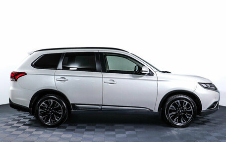 Mitsubishi Outlander III рестайлинг 3, 2021 год, 2 898 000 рублей, 4 фотография