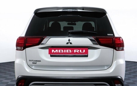 Mitsubishi Outlander III рестайлинг 3, 2021 год, 2 898 000 рублей, 6 фотография