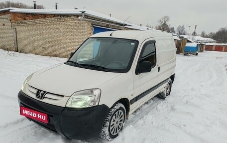 Peugeot Partner II рестайлинг 2, 2011 год, 450 000 рублей, 1 фотография