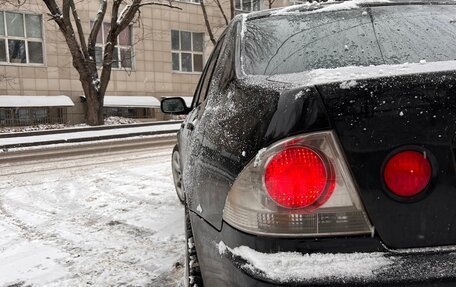 Lexus IS II рестайлинг 2, 1999 год, 900 000 рублей, 3 фотография