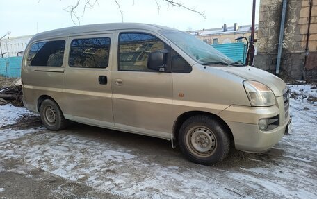 Hyundai H-1 II рестайлинг, 2005 год, 630 000 рублей, 5 фотография