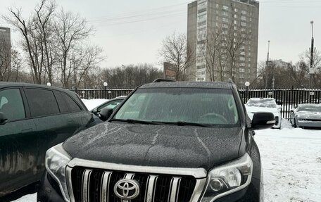 Toyota Land Cruiser Prado 150 рестайлинг 2, 2015 год, 3 000 000 рублей, 1 фотография