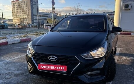 Hyundai Solaris II рестайлинг, 2018 год, 750 000 рублей, 2 фотография