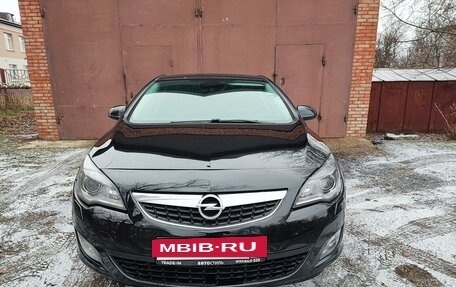 Opel Astra J, 2010 год, 798 000 рублей, 2 фотография