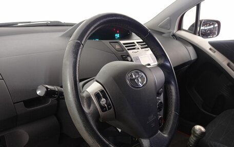 Toyota Yaris III рестайлинг, 2008 год, 650 000 рублей, 13 фотография