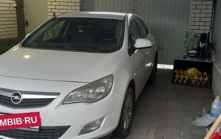 Opel Astra J, 2012 год, 750 000 рублей, 3 фотография