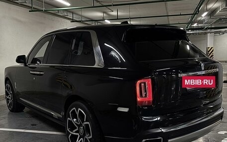 Rolls-Royce Cullinan, 2019 год, 39 000 000 рублей, 3 фотография