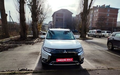 Mitsubishi Outlander III рестайлинг 3, 2021 год, 2 500 000 рублей, 2 фотография