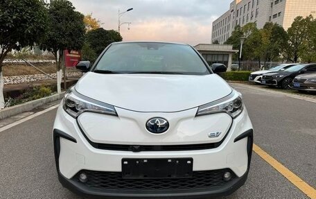 Toyota C-HR I рестайлинг, 2021 год, 2 220 000 рублей, 3 фотография