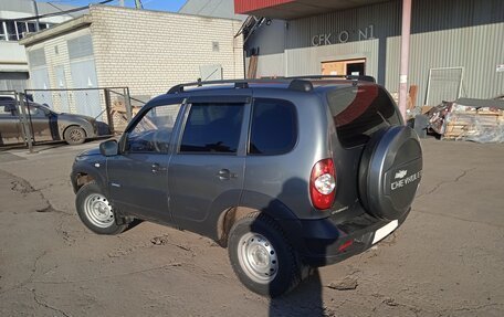 Chevrolet Niva I рестайлинг, 2010 год, 550 000 рублей, 3 фотография